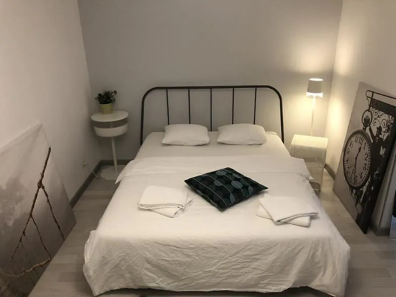 Green Apartment No 12 Bükreş Romanya